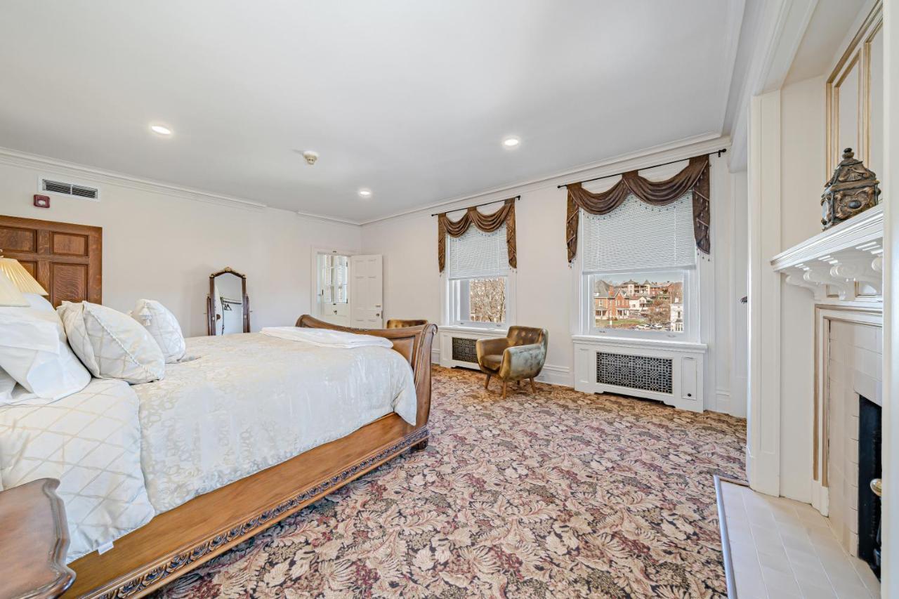 The Grandeur Estate Hotel Greensburg