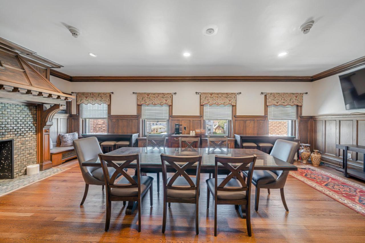 The Grandeur Estate Hotel Greensburg