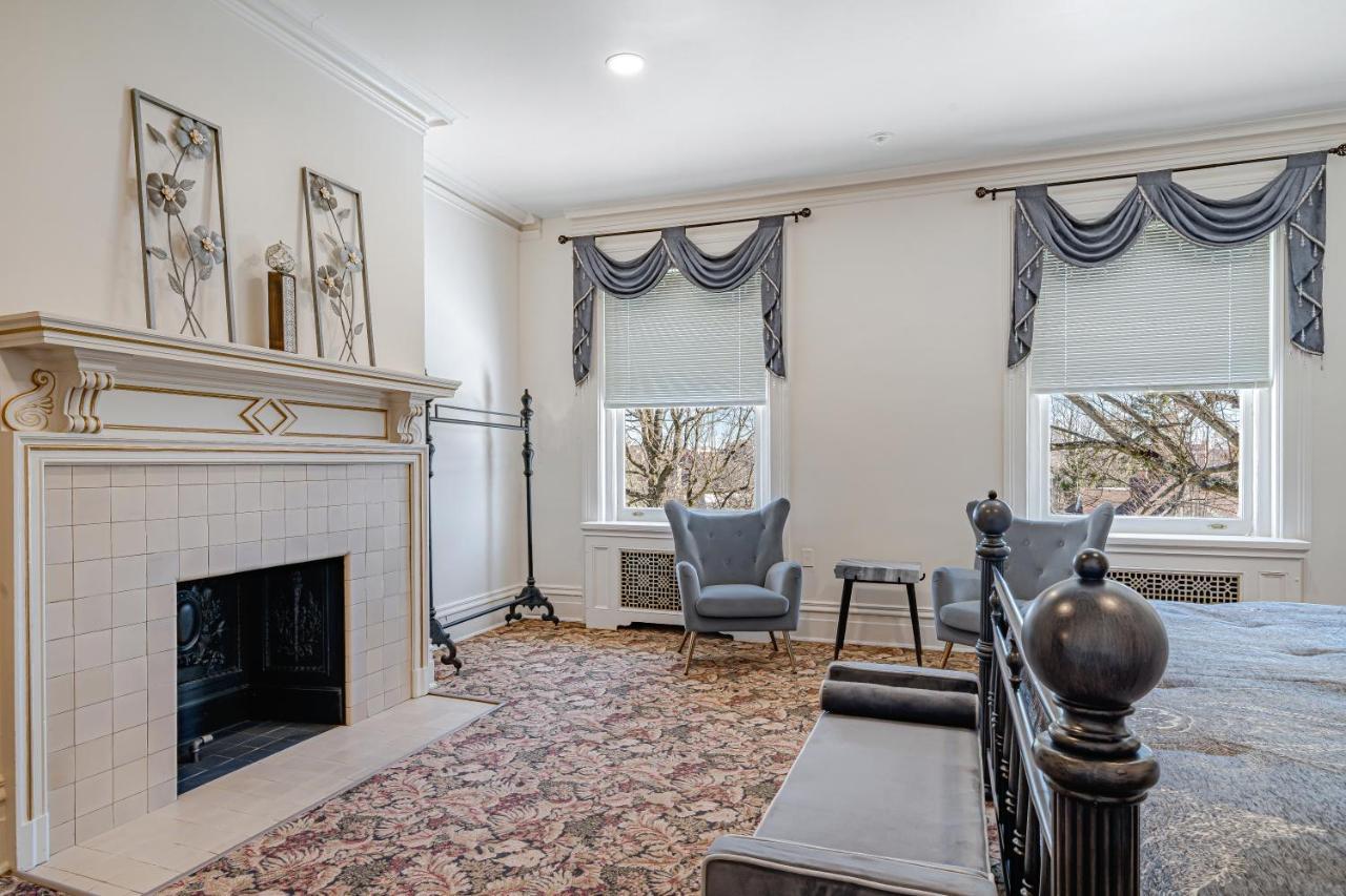 The Grandeur Estate 3* Greensburg