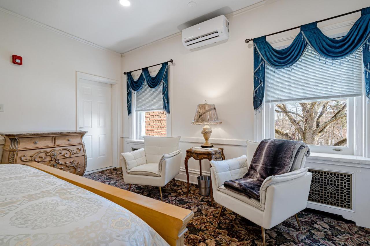The Grandeur Estate 3* Greensburg