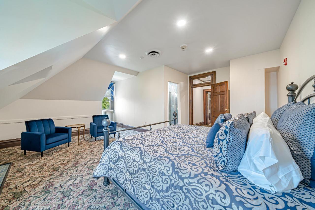 The Grandeur Estate Hotel Greensburg